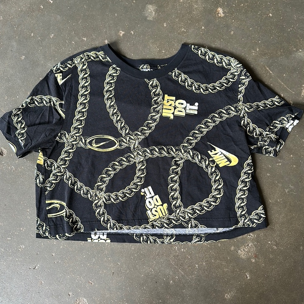 Nike - Women’s Logo Chain Crop Shirt